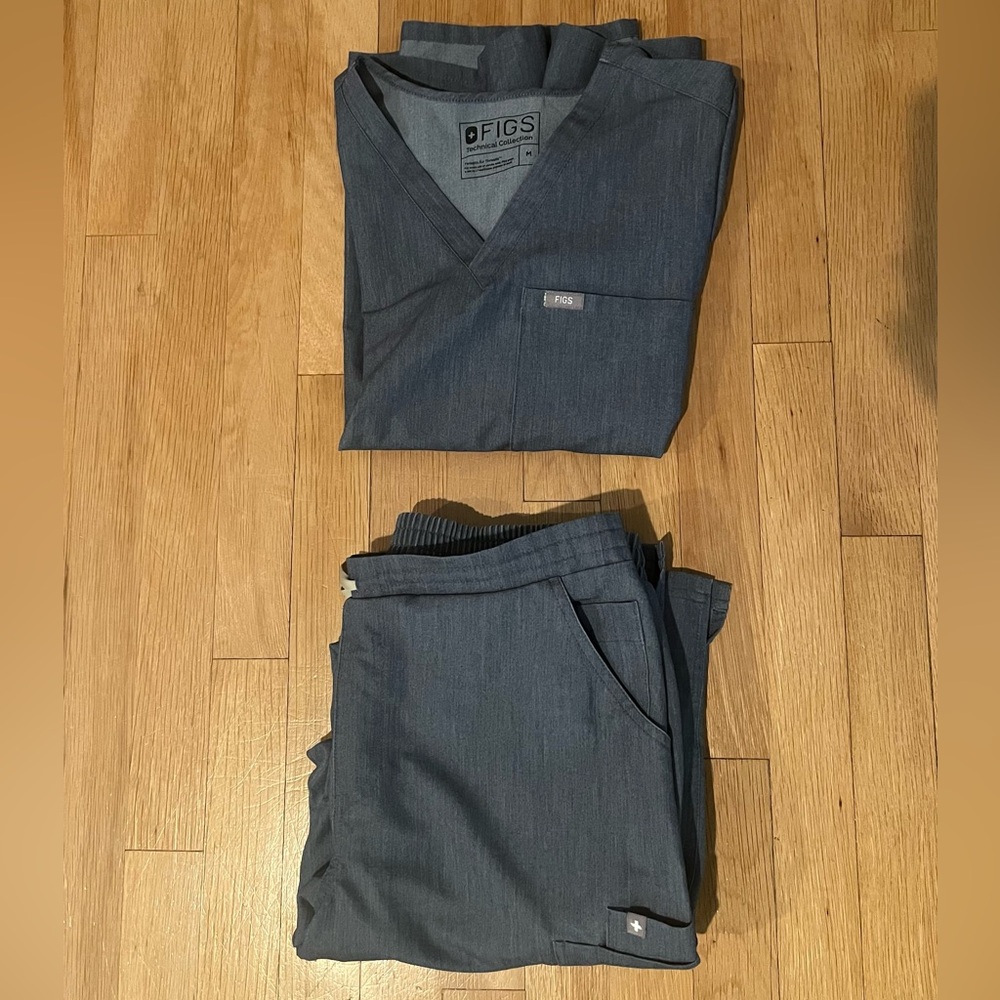 FIGS Scrubs - Catarina Scrub Top// Yola Bottoms - Heathered Denim